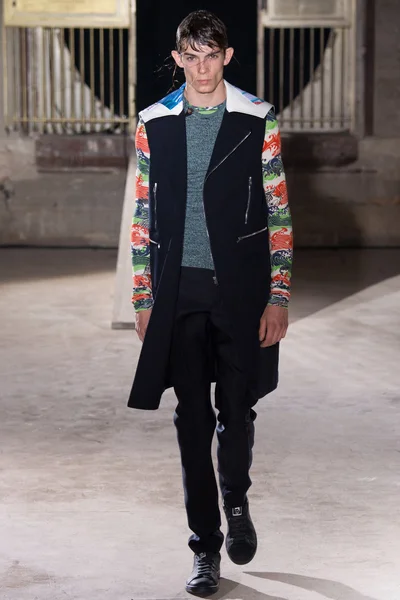 Look 43